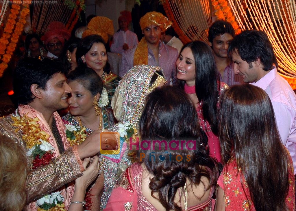 Saif and Kareena Kapoor at Payal Gidwani's wedding reception in Iskcon on 1st June 2009 