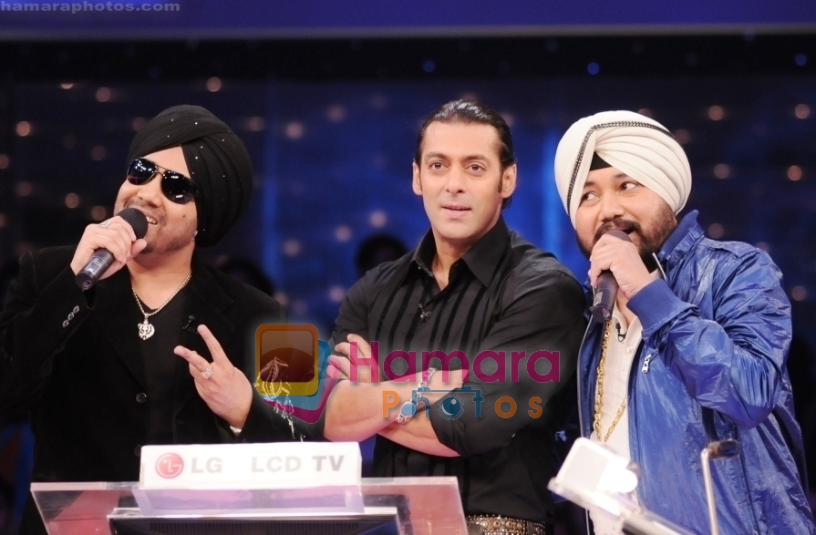 Mika, Salman and Daler on 10 Ka Dum in Sony Entertainment Television on 6th June 2009