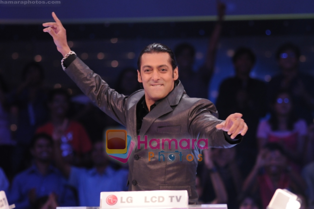 Salman Khan on 10 Ka Dum in Sony Entertainment Television on 6th June 2009