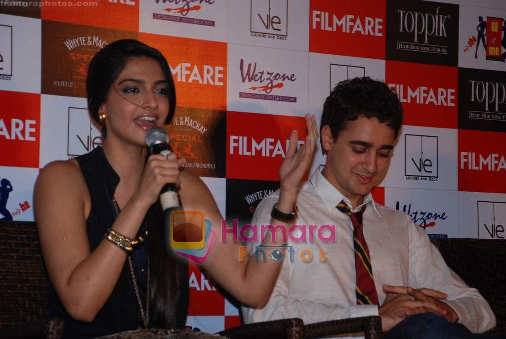 Sonam Kapoor, Imran Khan at the launch of new Filmfare issue in Vie Lounge on 2nd June 2009 
