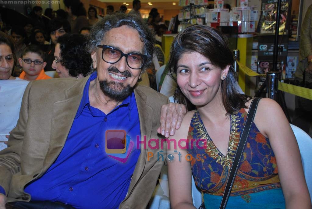 Alyque Padamsee at the Launch of In between Corridors book by Alisha Cooper in Crossword on 12th June 2009  