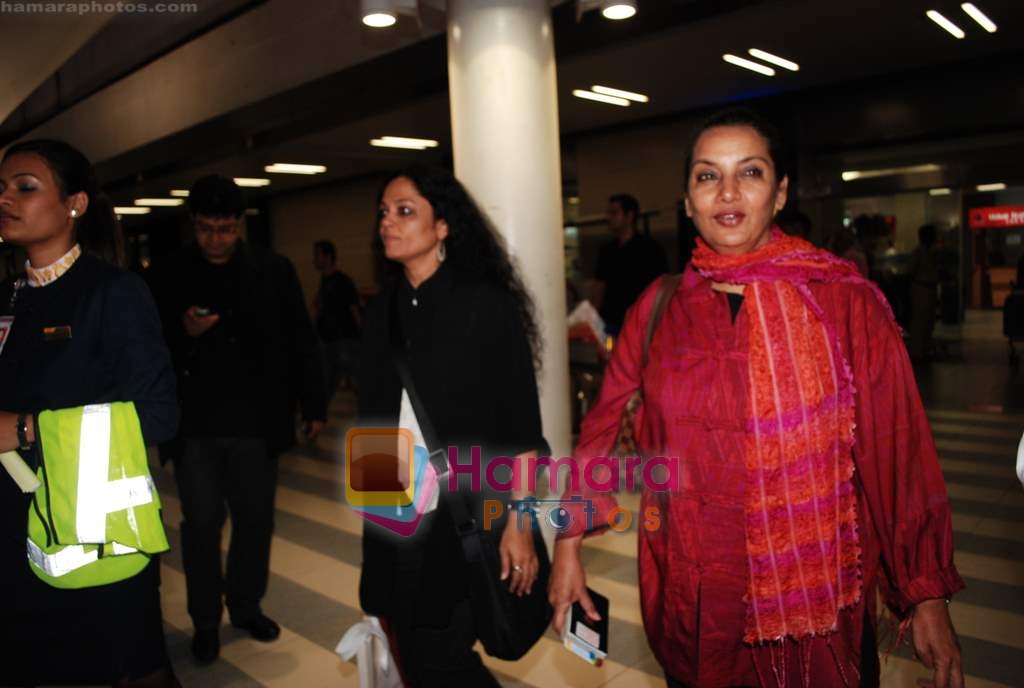 Shabana and Tanvi Azmi arrive at Mumbai Airport from IIFA, Macau on 14th June 2009