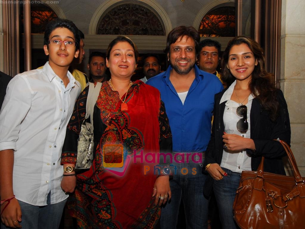 Govinda with Family at 10th IIFA Awards in Macau on 12th June 2009 