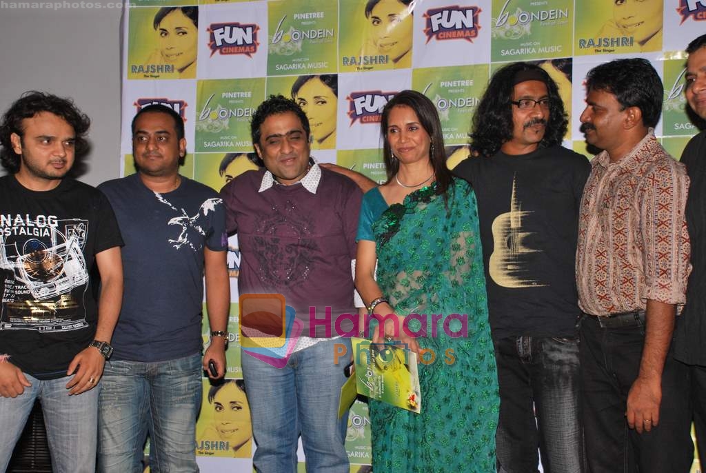 Kunal Ganjawala, Rajshri, Amit Varma at the launch of album Boondein by Rajshri in Fun on 17th June 2009 