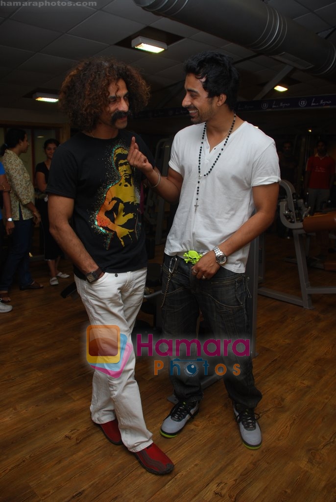 Ranvijay and Makrand Deshpande promote Fitness at Leena Mogre Gym in Shivaji Park, Dadar, Mumbai on 19th June 2009 