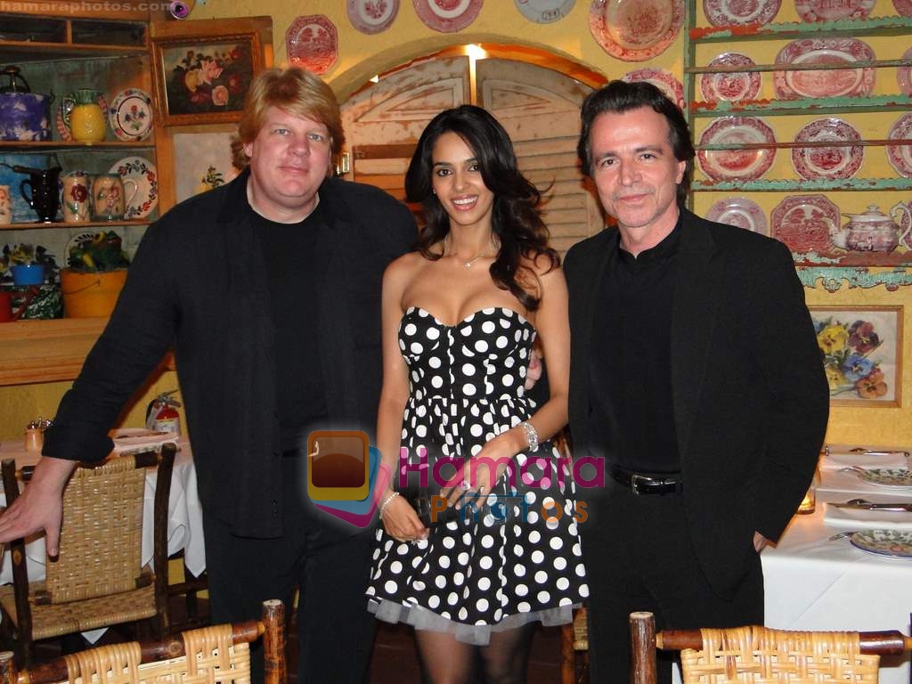 Mallika Sherawat with Yanni at Los Angelse Ivy restaurant on 18th June 2009 