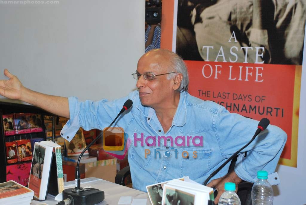 Mahesh Bhatt at the Launch of Mahesh Bhatt's book A Taste of Life - The Last Days of UG Krishnamurthi in Crossword Book store on 22nd June 2009  