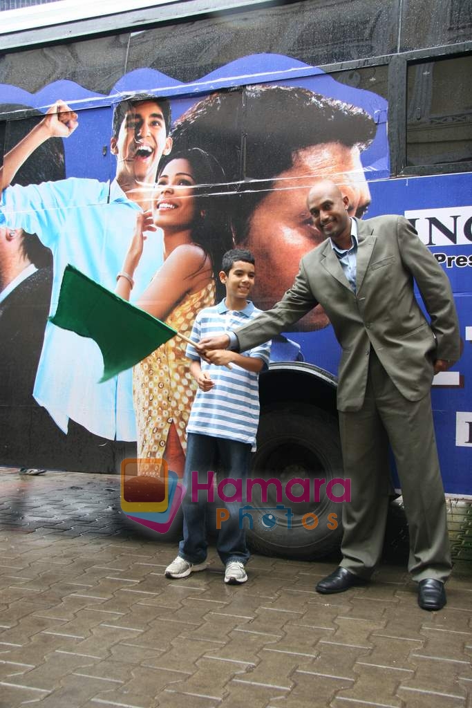 Tanay Chheda promotes Slumdog Millionaire premiere on Set Pix in Phoenix Mills on 23rd June 2009  