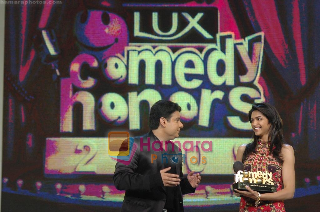 Deepika Padukone and Sajid Khan share a laugh at Lux Comedy Honors 2009 on Star Gold