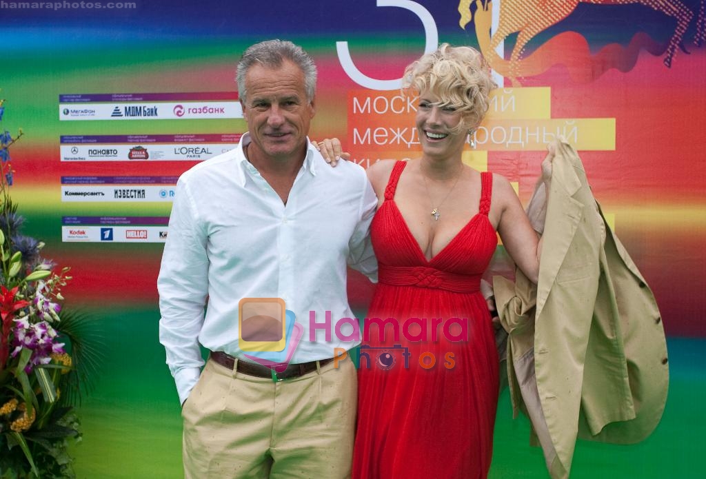 Sergey_Yastrzhembsky_with'spouse at Moscow International Film Festival on 19th June 2009
