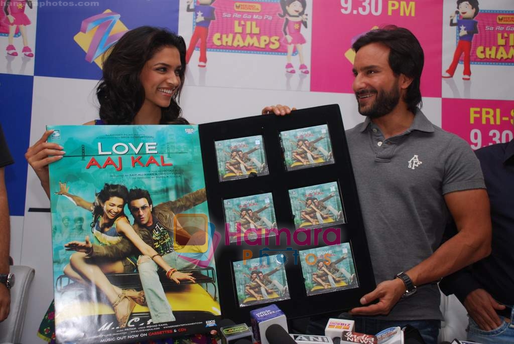 Saif Ali Khan and Deepika Padukone at Love Aaj Kal music launch on the sets of Sa Re Ga Ma Pa Lil Champs in Famous Studios on 27th June 2009 ~0