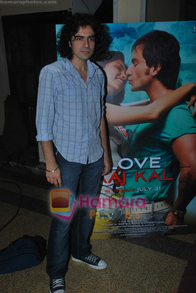 Imtiaz Ali at Love Aaj Kal music launch on the sets of Sa Re Ga Ma Pa Lil Champs in Famous Studios on 27th June 2009 