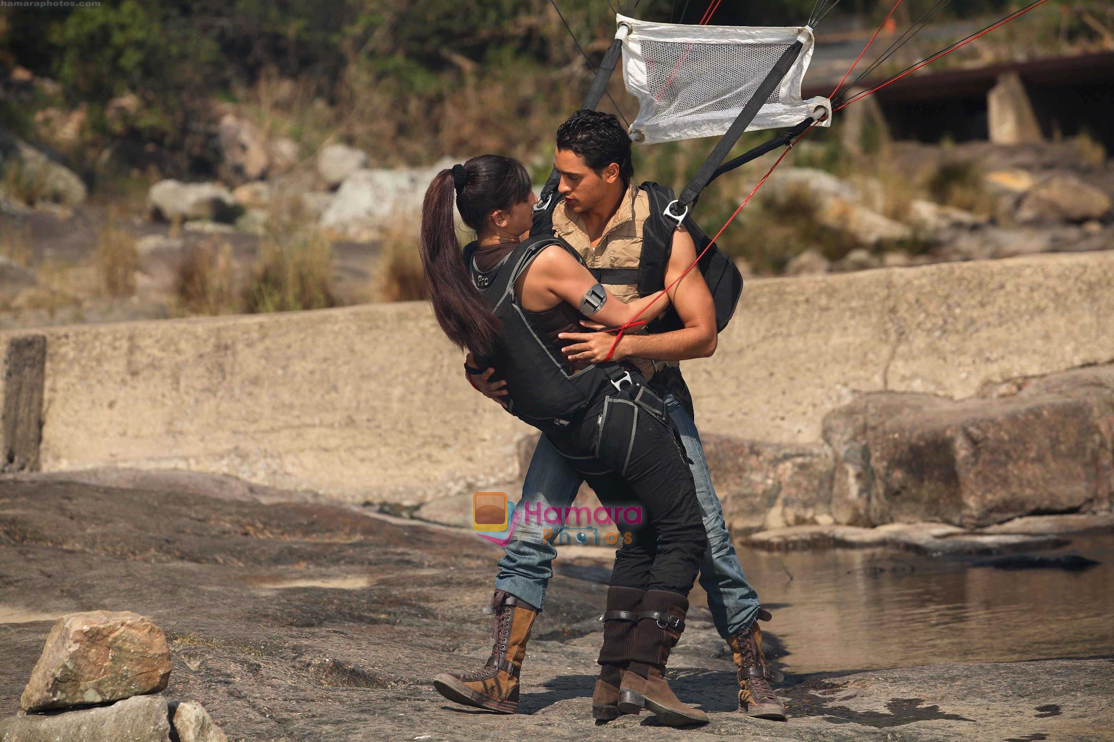 Imran Khan & Shruti Haasan in the still from movie Luck