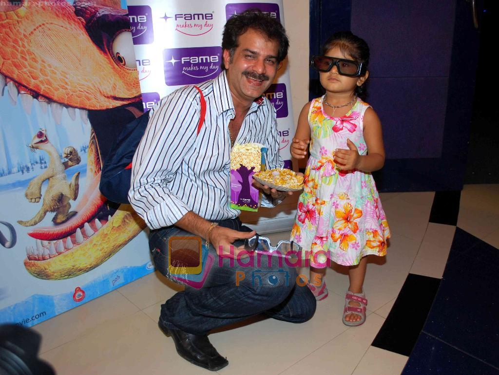 JD Majethia with his daughter at ICE AGE 2 PREMIERE in Fame, Malad on 1st July 2009