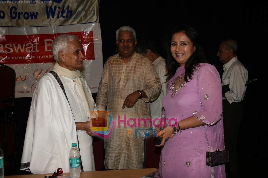 Poonam Dhillon at Pandharinath Kolhapure's book launch in Ravindra Natya Mandir on 2nd July 2009 