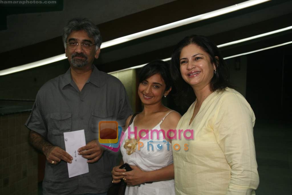 Divya Dutta, Kunika at Sophie  Chaudhary's play 1-888-dial-india premiere in St Andrews on 5th July 2009 ~0