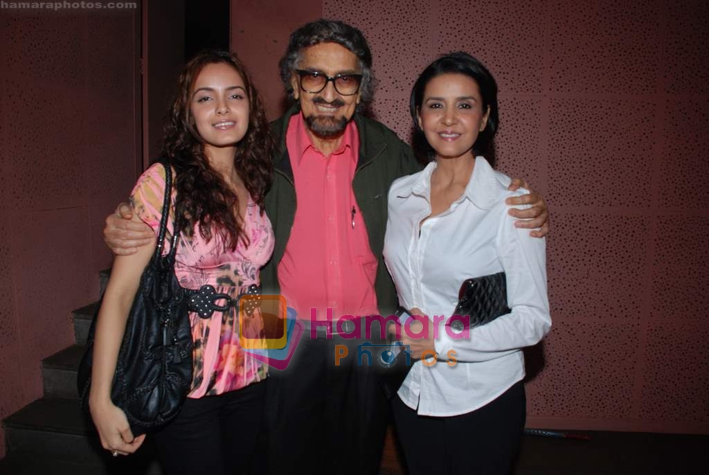 Shazahn and Alyque Padamsee, Sharon Prabhakar  at Sophie  Chaudhary's play 1-888-dial-india premiere in St Andrews on 5th July 2009 