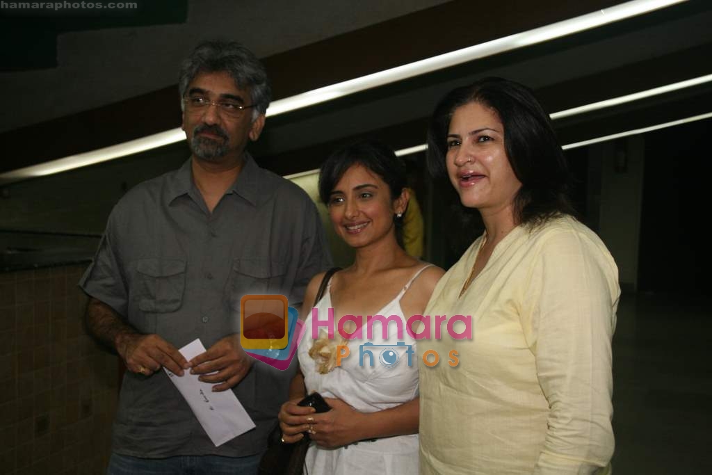 Divya Dutta, Kunika at Sophie  Chaudhary's play 1-888-dial-india premiere in St Andrews on 5th July 2009 ~0