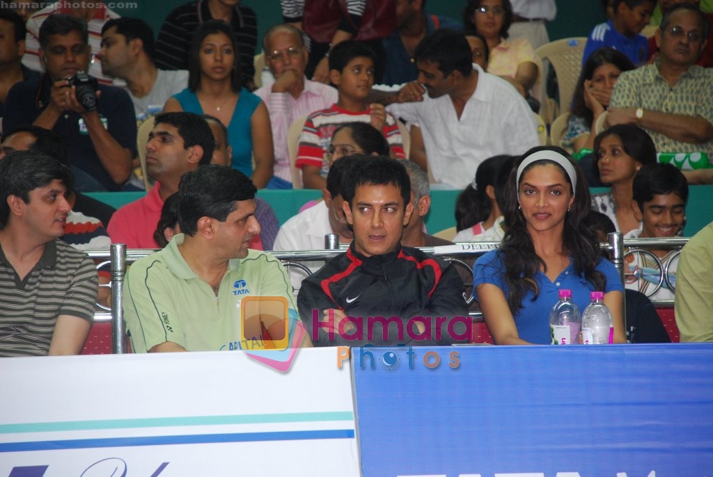 Aamir Khan, Deepika Padukone at Tata Open finale in CCI, Mumbai on 5th June 2009 