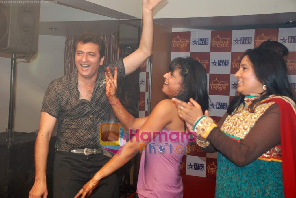 Avinash Wadhawan, Parul Chauhan at Star Plus big bash for serial Bidaai in Ramee on 9th July 2009 
