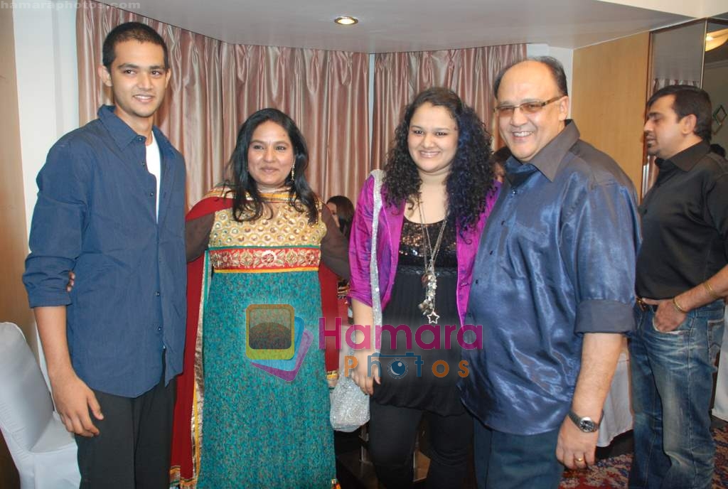 Alok Nath, Vibha Chibber at Star Plus big bash for serial Bidaai in Ramee on 9th July 2009 