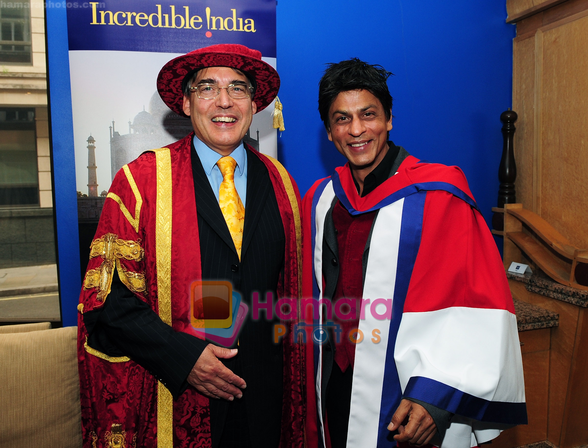 Shah Rukh Shah with his honorary doctorate in University of Bedfordshire on 10th July 2009 
