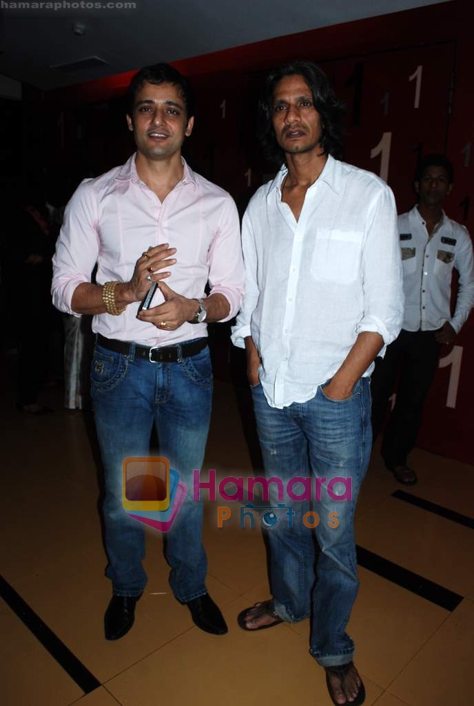 Vijay Raaz, Siddharth Koirala at the premiere of  Dekh Bhai Dekh in Cinemax on 15th July 2009 