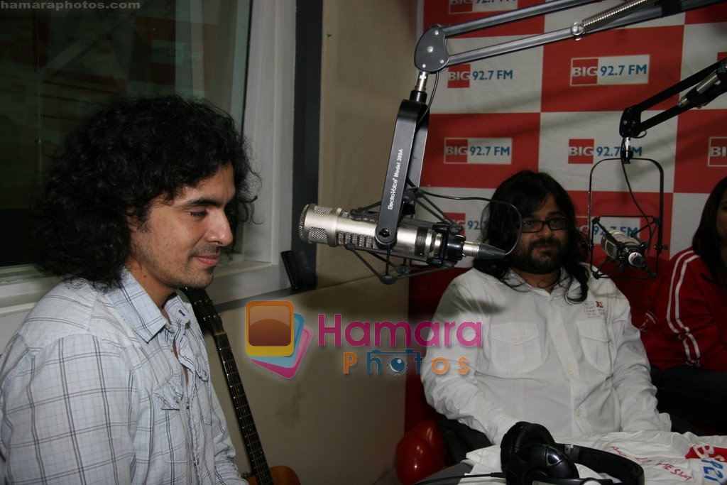 Imtiaz Ali, Pritam Chakraborty promote Love Aaj Kal on Big FM in Andheri, Mumbai on 17th July 2009 ~0