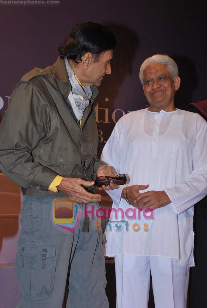 Dev Anand, Pyarelal honoured by Whistling Woods in Indira Gandhi Institute on 18th July 2009  ~0