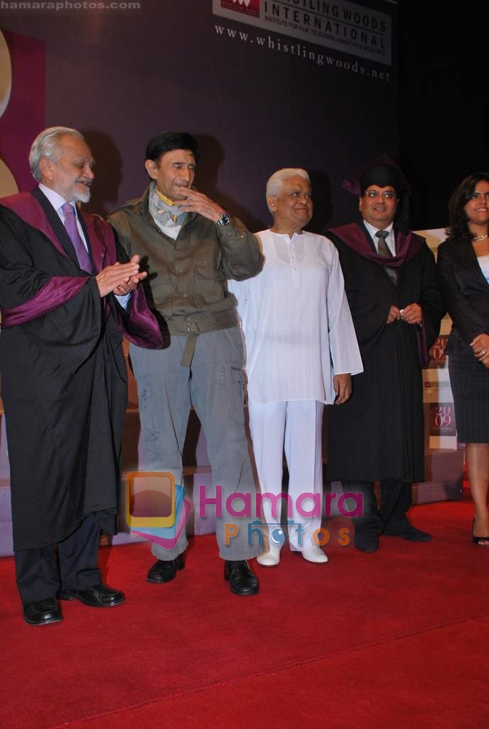 Dev Anand, Pyarelal honoured by Whistling Woods in Indira Gandhi Institute on 18th July 2009  