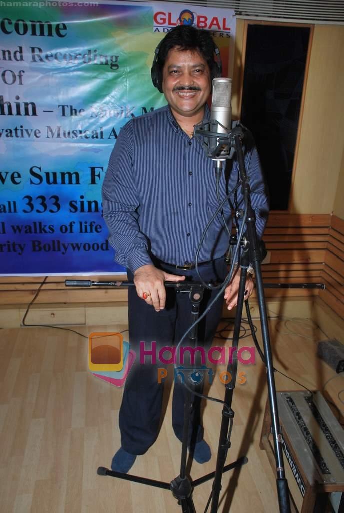 Udit Narayan at Guinness record of 333 singers for peace song - let's Have Some Fun in MHADA on 20th July 2009  