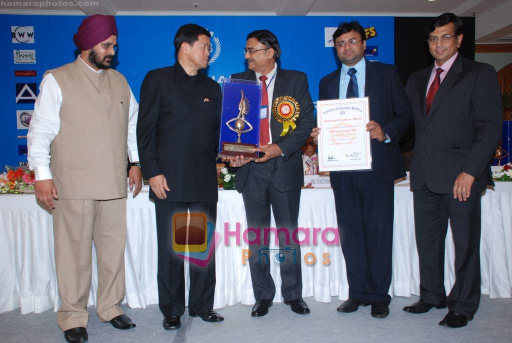 Tanay  Chheda awarded Pride of India Awards by former Deputy PM of Thailand in Taj Land's End on 20th July 2009 