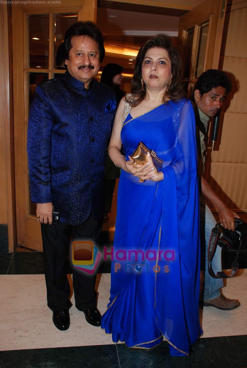 Pankaj Udhas with wife at Pankaj Udhas's Khazana show in memory of Madan Mohan on 25th July 2099 