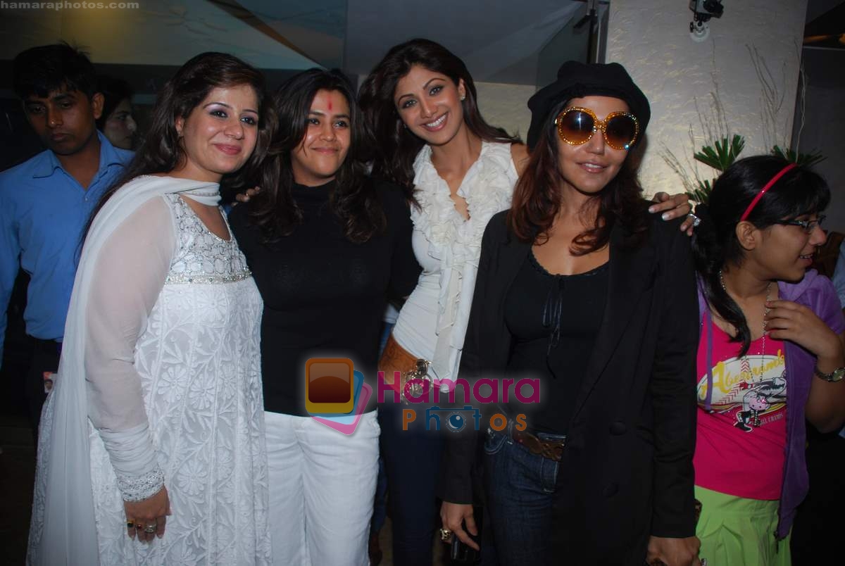 Shilpa Shetty, Nisha Jamwal, Ekta Kapoor, Kiran Bawa at the launch of Shilpa Shetty's spa Iosis with Kiran Bawa on 26th July 2009 