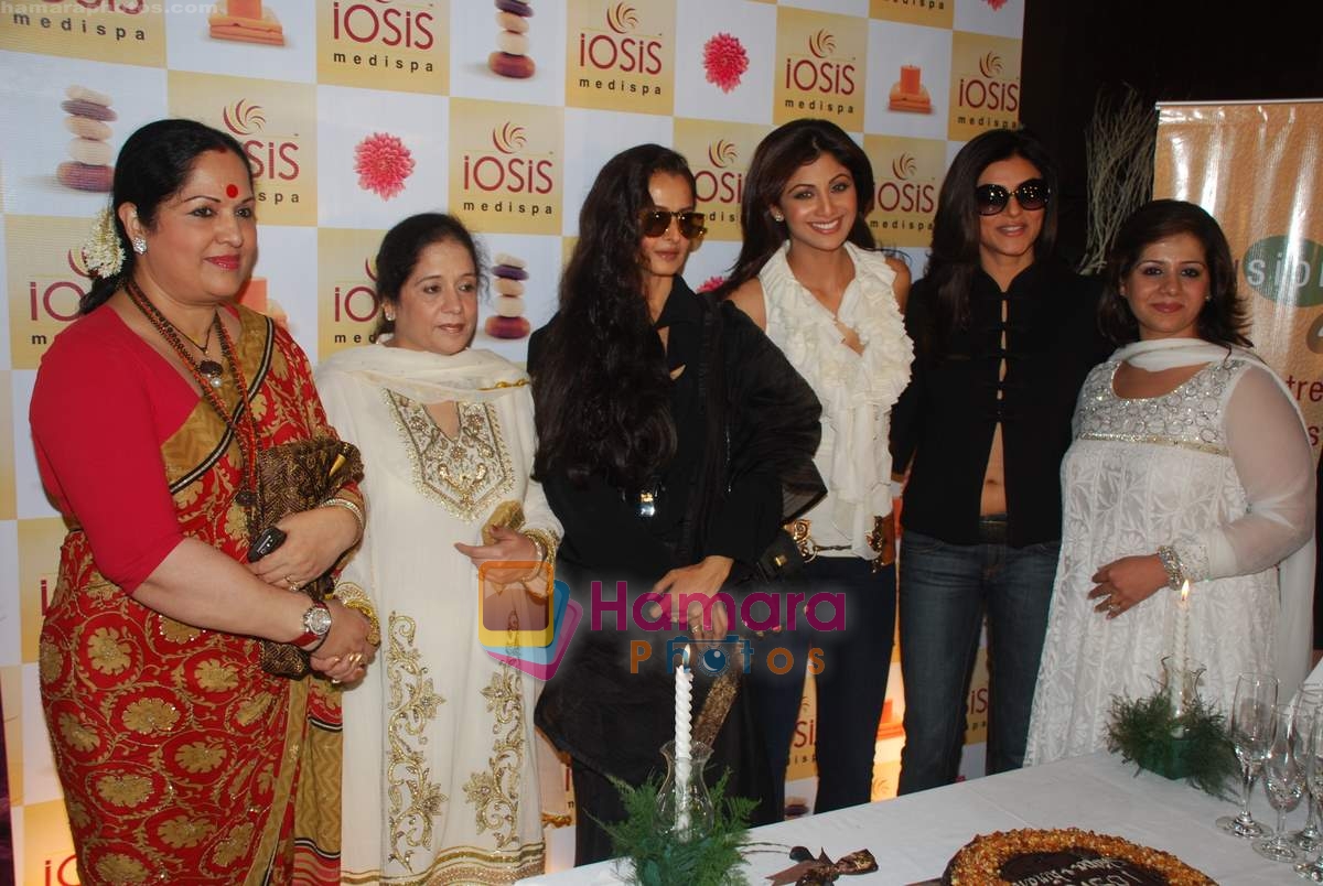 Sushmita Sen, Rekha, Shilpa Shetty, Kiran Bawa, Sunanda Shetty at the launch of Shilpa Shetty's spa Iosis with Kiran Bawa on 26th July 2009 