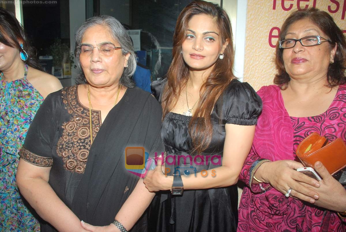 Alvira Khan at the launch of Shilpa Shetty's spa Iosis with Kiran Bawa on 26th July 2009 