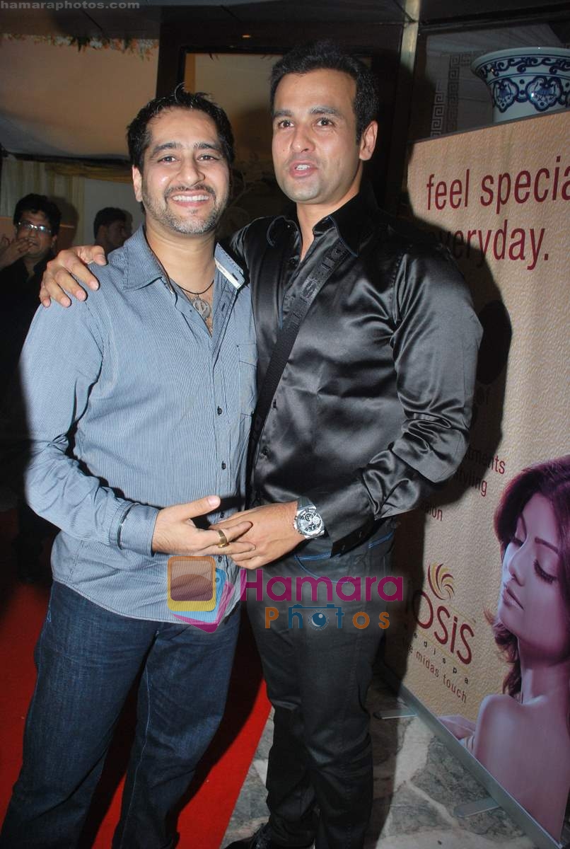 Rohit Roy at the launch of Shilpa Shetty's spa Iosis with Kiran Bawa on 26th July 2009 