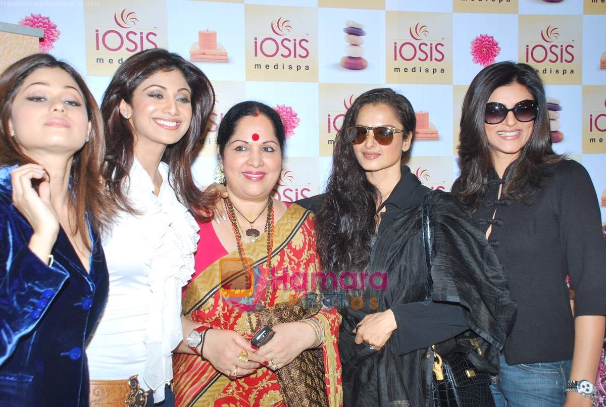 Sushmita Sen, Rekha, Shilpa Shetty, Shamita and Sunanda Shetty at the launch of Shilpa Shetty's spa Iosis with Kiran Bawa on 26th July 2009 