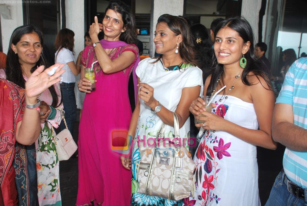 at Vikas Kanoi's marriage anniversary bash in Vie Lounge on 27th July 2009 