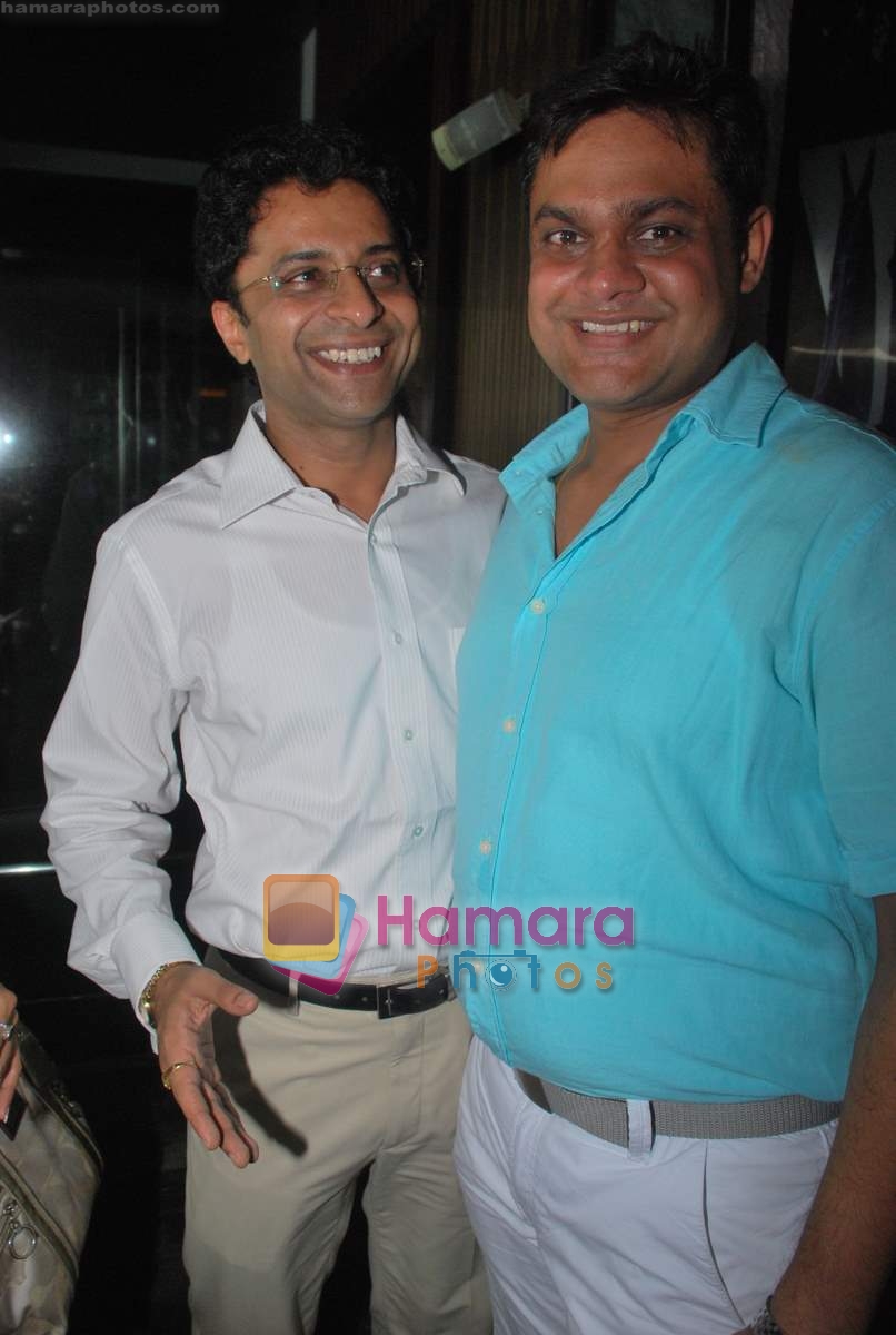 at Vikas Kanoi's marriage anniversary bash in Vie Lounge on 27th July 2009 