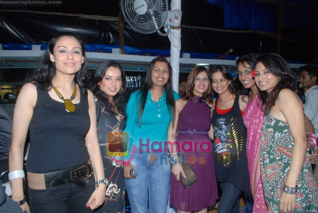 Gauri Tonk, Jasvir Kaur, Reshmi Ghosh, Mouni Roy at reshmi ghosh's birthday on 28th July 2009 