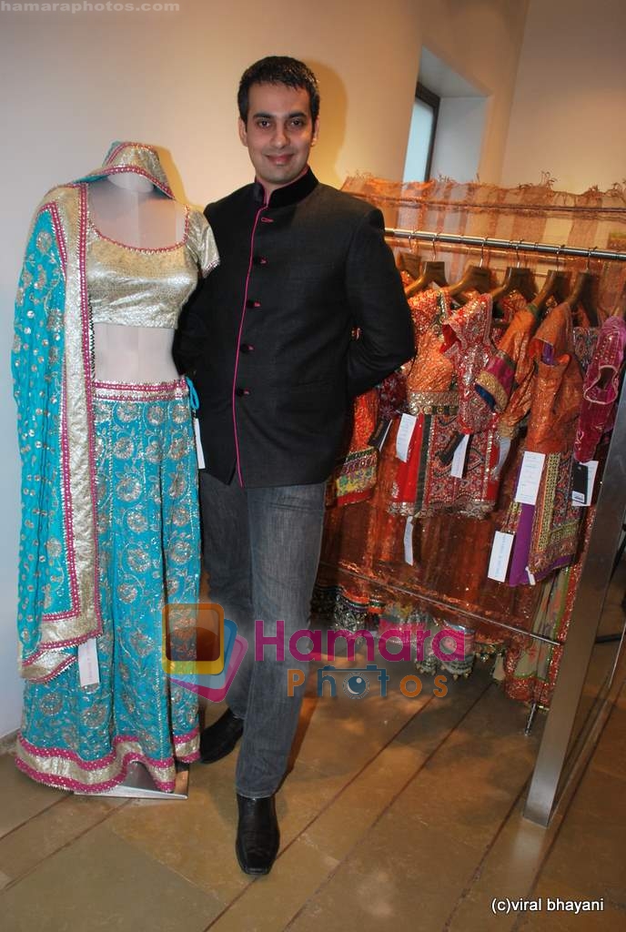 Tarun Tahiliani unveils his bridal couture collection in Bandra on 29th July 2009 