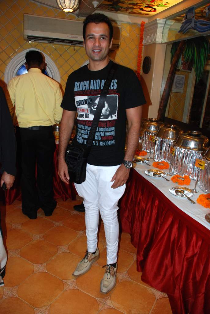 Rohit Roy at Suhas Awchat's Shravan Food Festival in Mahim on 29th July 2009 