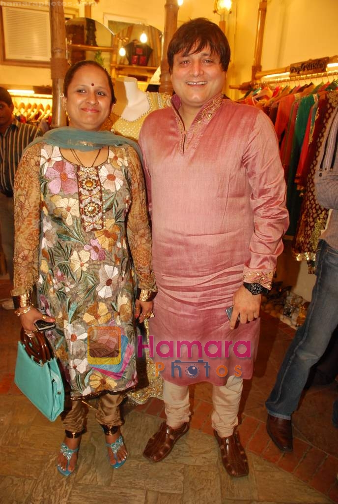 Manoj Joshi at Satva store in Khar on 4th Aug 2009 