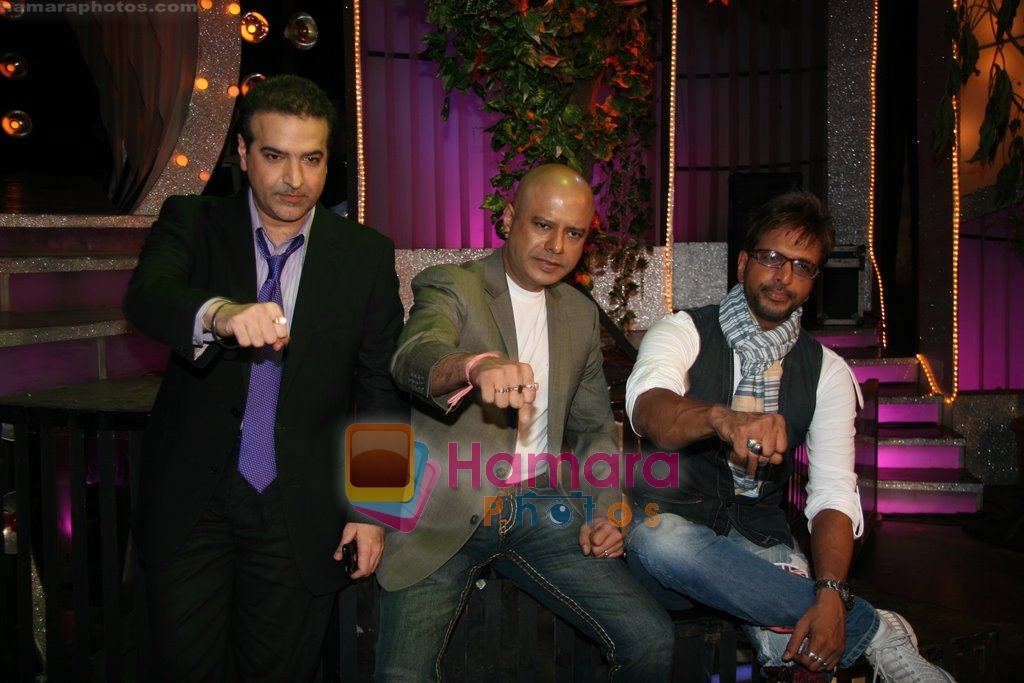 Javed Jaffery, Naved, Ravi Behl on the sets of Boogie Woogie in Andheri, Mumbai on 31st July 2009 