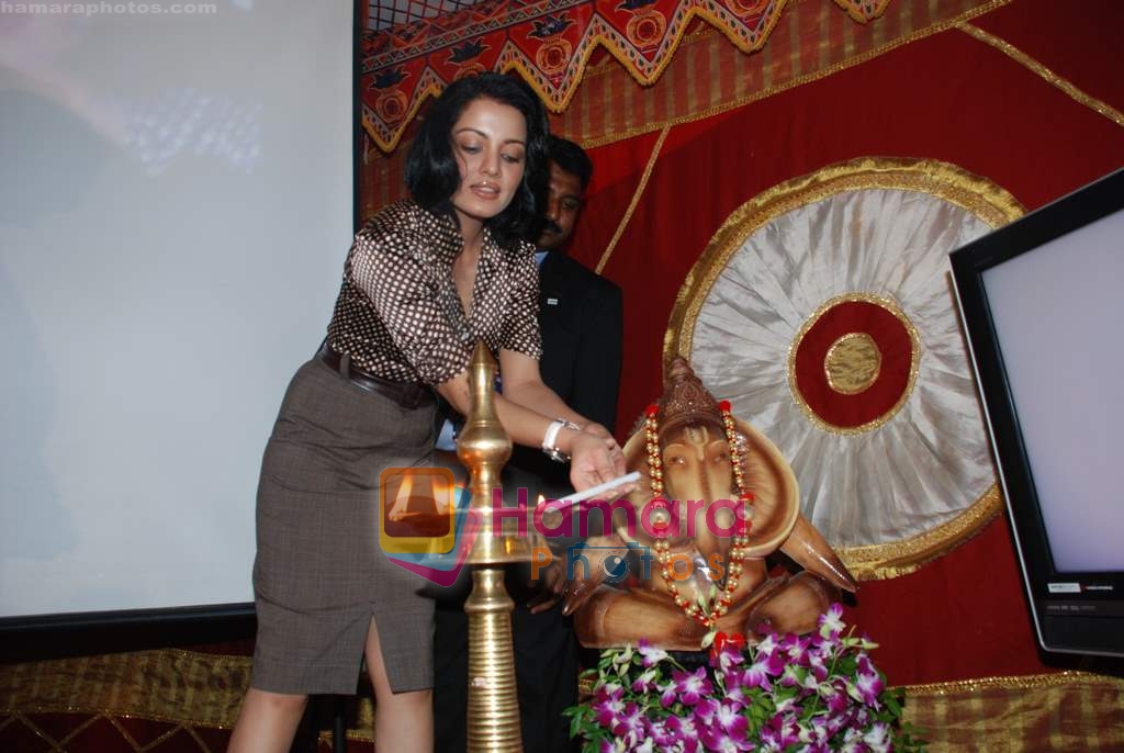 Celina Jaitley at Aditya Jyot Eye Hospital to launch care for the eye program in Wadala on 2nd Aug 2009