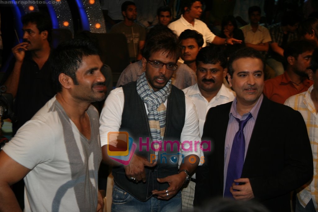 Sunil Shetty, Javed Jaffery on the sets of Boogie Woogie in Andheri, Mumbai on 31st July 2009 