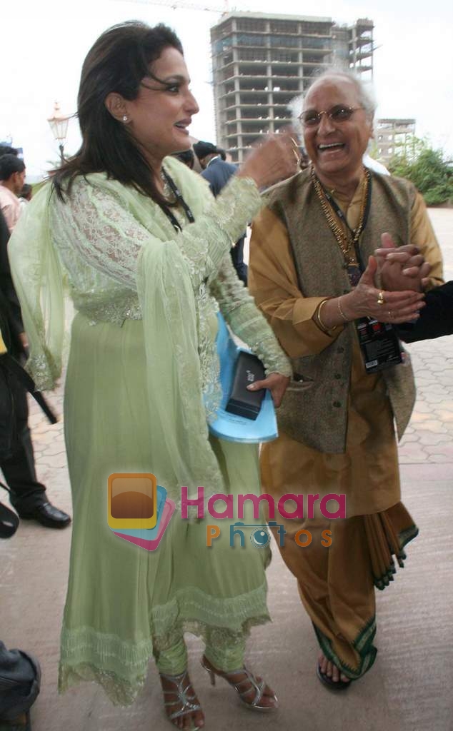 Durga and Pandit Jasraj at musicians forum in Bandra Kurla Complex, Mumbai on 9th Aug 2009 