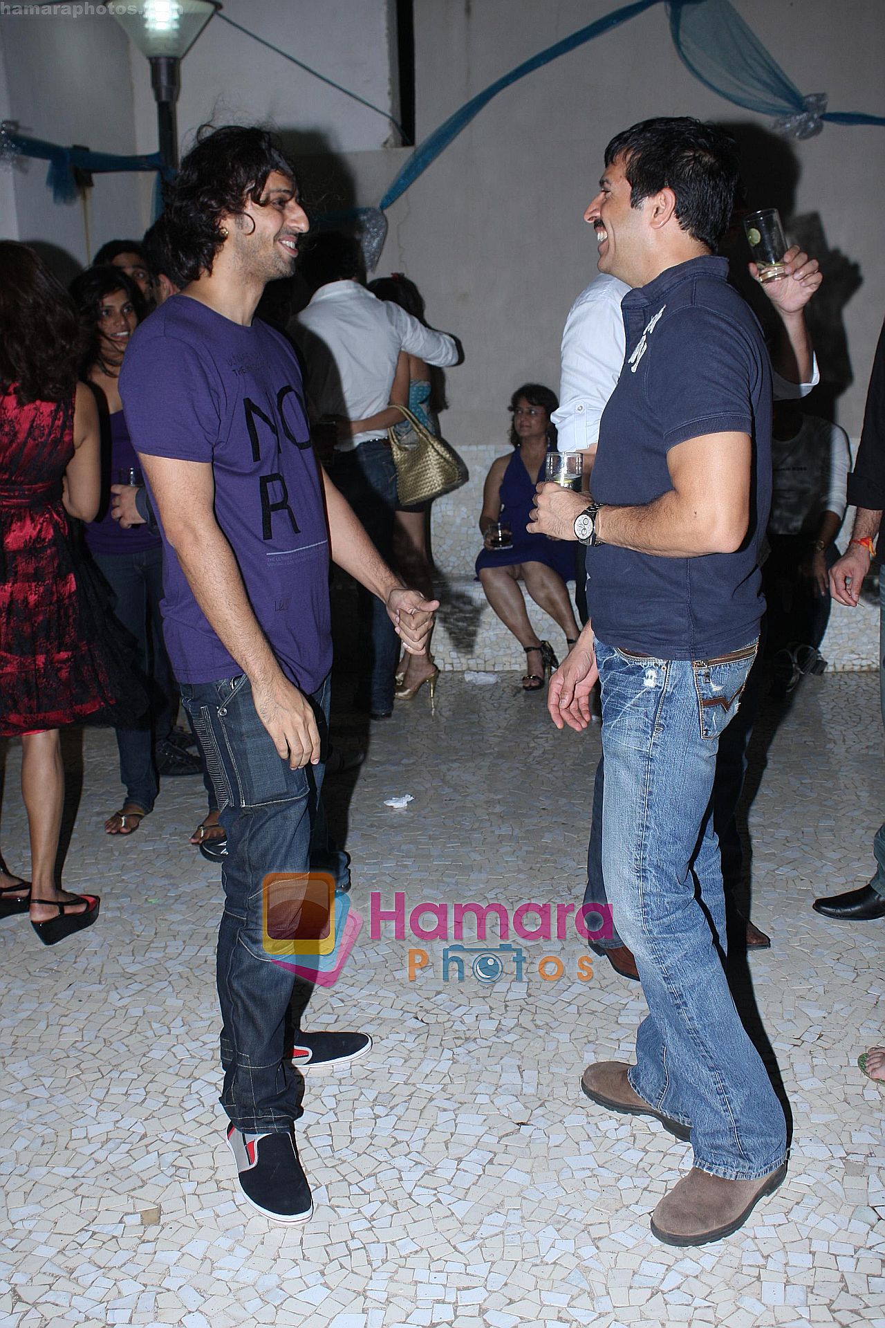 suleman & kabir khan at raghav sachar birthday party in his home in Versova on 10th Aug 2009