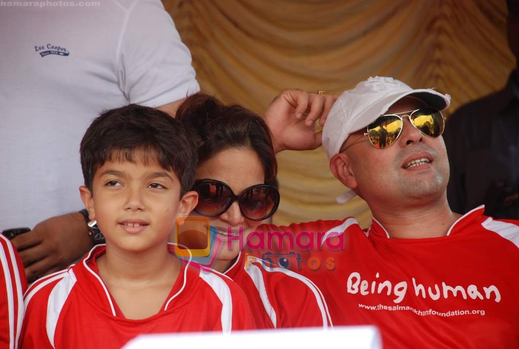 Atul Agnihotri, Alvira Khan at Being Human soccer match in Bandra on 15th Aug 2009 